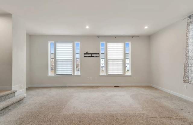 Elegant and Spacious 3-Bedroom, 2.5-Bath End-Unit Townhome in Middletown
