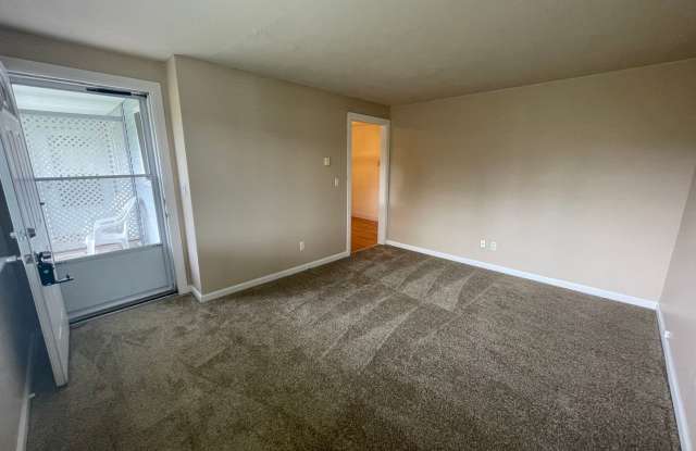 Cozy 2BD Duplex with carport!
