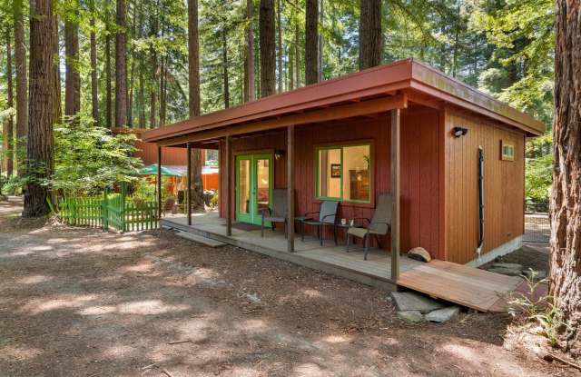 Fully Furnished 30+day private guest cottage with hot tub, minutes from downtown Occidential - 16660 Jennifer Drive, Sonoma County, CA 95465