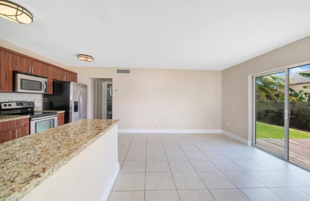 592 NE 150th St - 592 Northeast 150th Street, Golden Glades, FL 33161