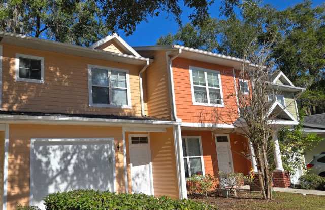 Photo of 2 Bed / 2.5 Bath Townhome with Upstairs Office/Sitting Area – Eagle Trace