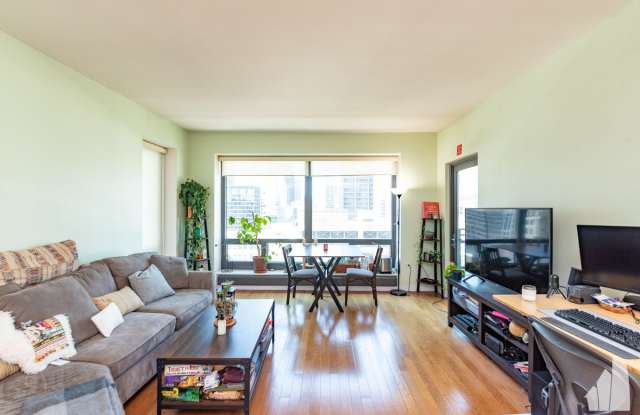 Photo of 130 N Garland Ct