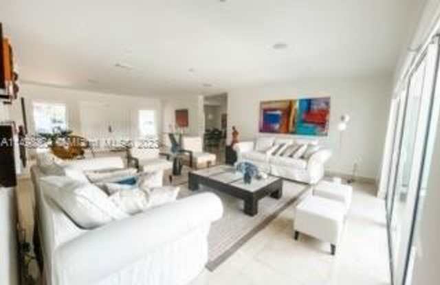 311 Island Dr