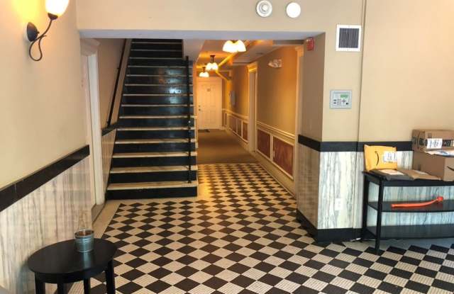 Amazing 1 Bedroom Located in the Heart of Columbia Heights