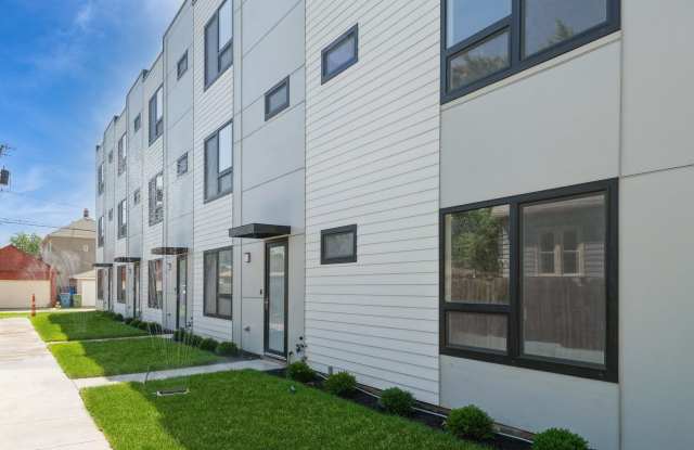 944 Beloit Avenue unit: 4