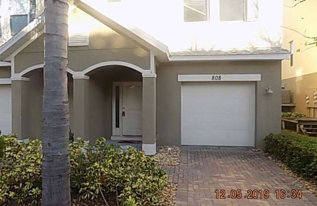 808 Callista Cay Loop