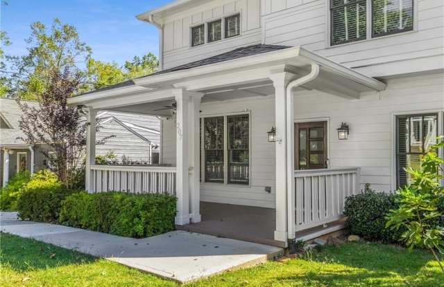 207 Mellrich Avenue NE