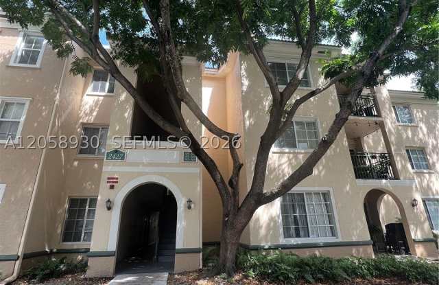 2427 Centergate Dr