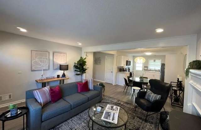 Photo of 306 S Marble