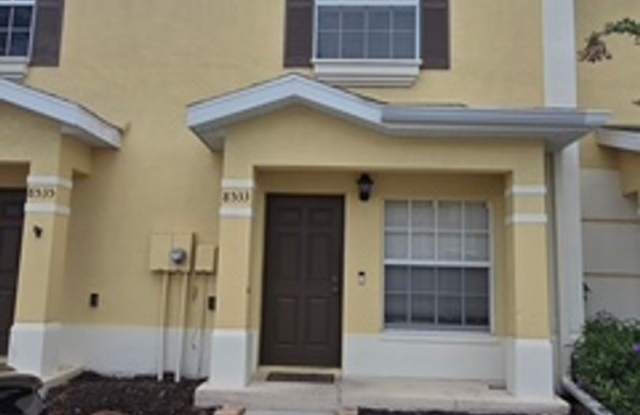 RECEIVE 1/2 MONTH OFF FIRST MONTHS RENT! Beautiful Townhome in the Heart of New Tampa!