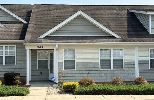 Vintage Place Townhome - 3BR/2BA