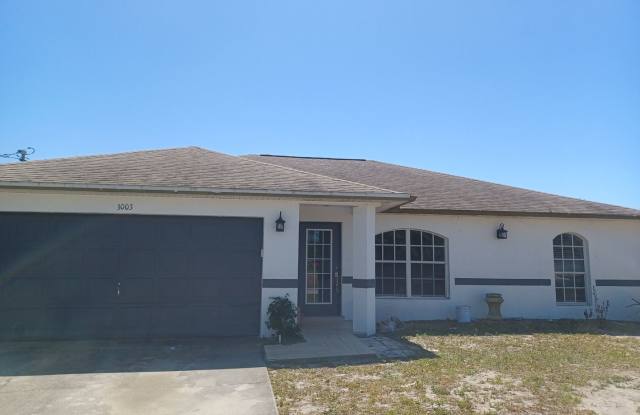 Photo of Available Now: 3/2 + den Home On A Quiet Dead End Street