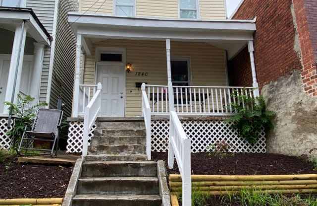 SPACIOUS 4BR/2BA CLOSE TO VCU PARKING DECK! 1240 Parkwood Avenue. photos photos