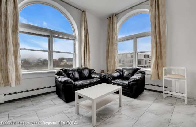 1 Roseld Avenue