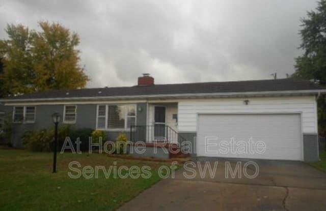 1902 E Cambridge - 1902 East Cambridge Street, Springfield, MO 65804