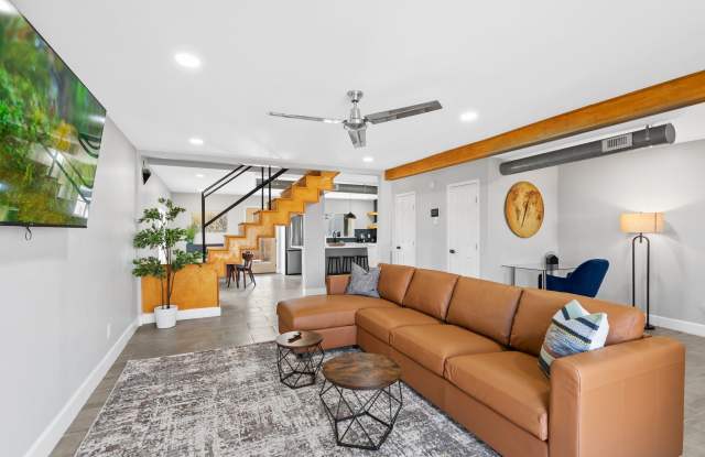 6518 Spring Manor St