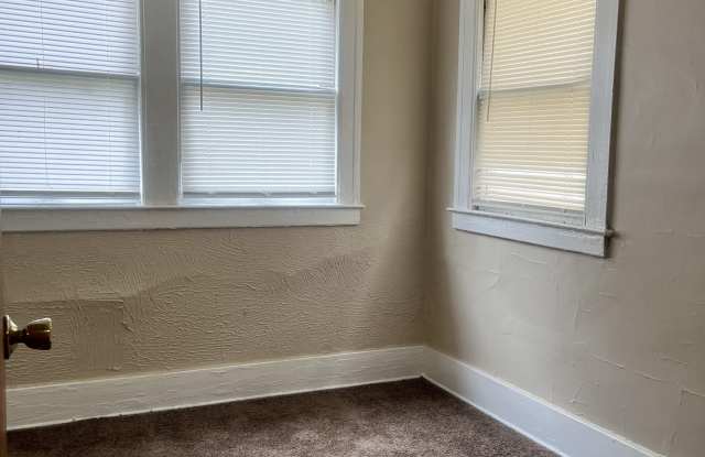 1626 Gladstone Street - 2