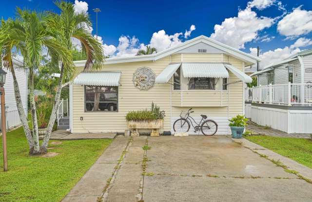 NOW AVAILABLE - 1/1 Manufactured Home in Estero!