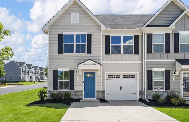 Move In Special - Greenville Dream Townhome: Modern 3 BR, 2.5 BA Steps from the Swamp Rabbit Trail, NO APPLICATION FEE if APPROVED