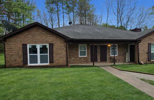 Fully Renovated 3BR/2BA Ranch-Style Townhome – SS Appliances &  Washer/Dryer