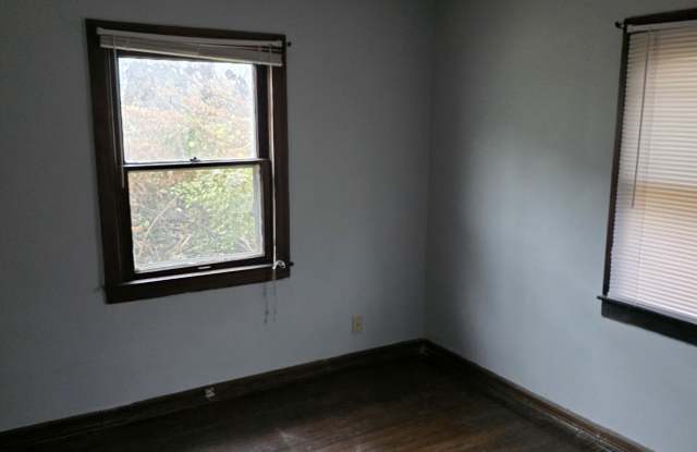 Photo of 832 N Emerson Ave