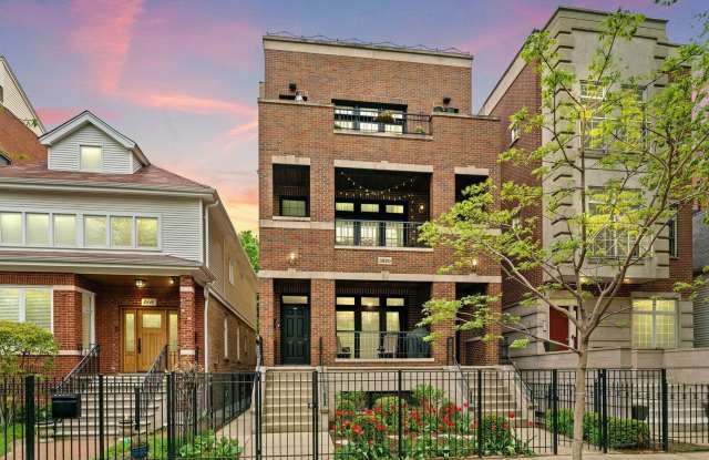 3820 N GREENVIEW Avenue