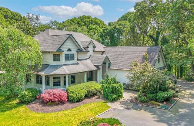 8 Mill River Road