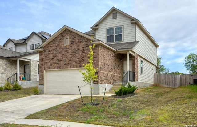 SPACIOUS 4-BEDROOM HOME IN SOMERSET TRAILS