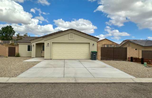 Modern 3 Bed, 2 Bath Home with Open Floor Plan  New Flooring – Fort Mohave- Available Now!