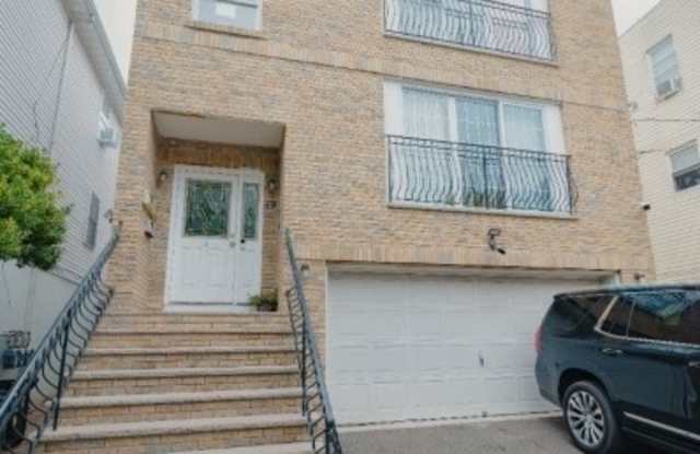 79 Thomas St