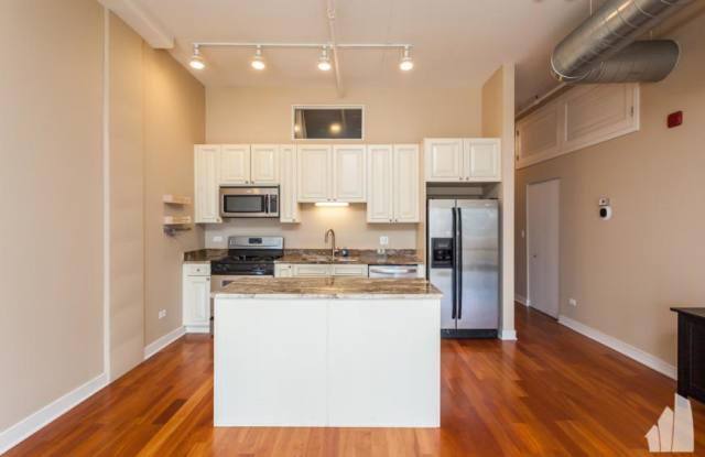 Photo of 740 W Fulton St