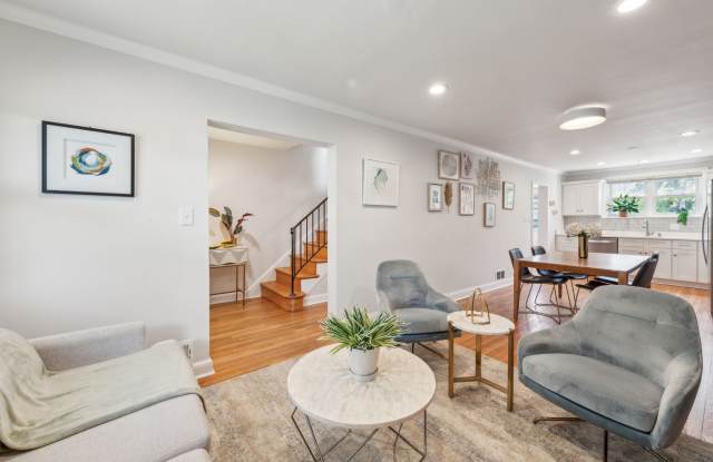 5721 Blaine Street Northeast