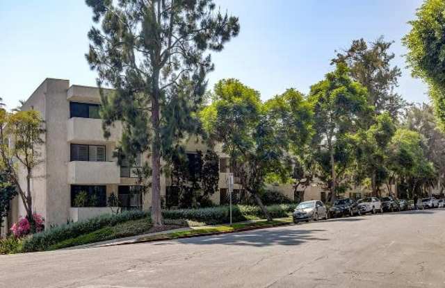 8400 De Longpre Ave 407 - 8400 De Longpre Avenue, West Hollywood, CA 90069