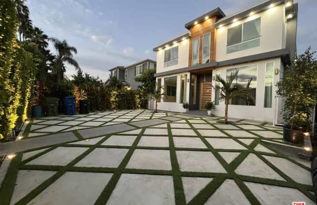 714 N Orange Grove Ave