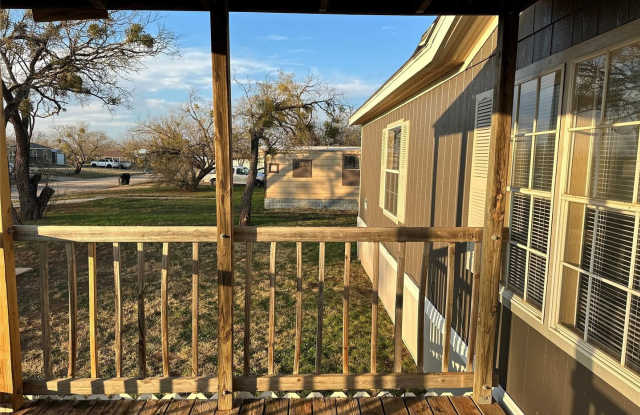 4 bed, 2 bath FOR RENT; short term leases welcome