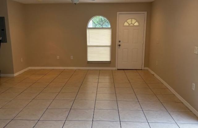 4/3 Duplex in Poinciana