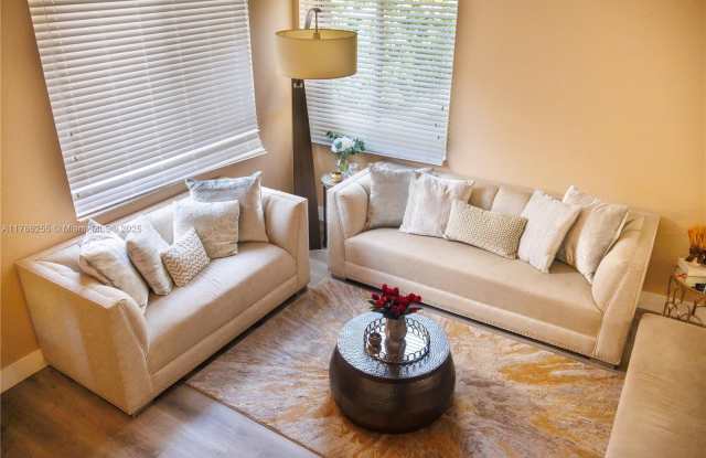 1572 Canary Island Dr