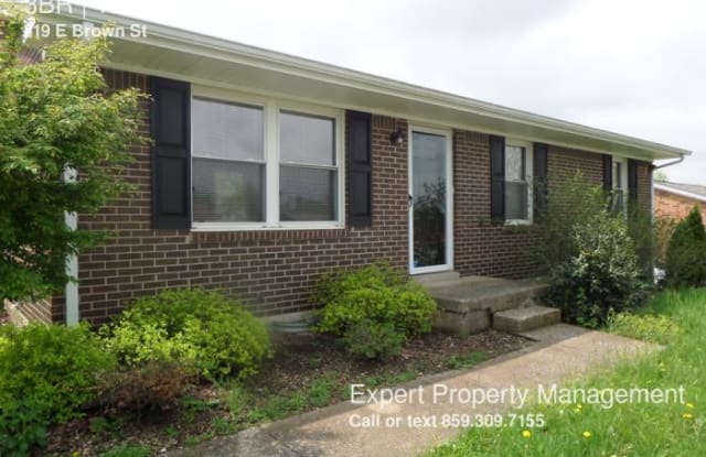 319 E Brown St - 319 East Brown Street, Nicholasville, KY 40356