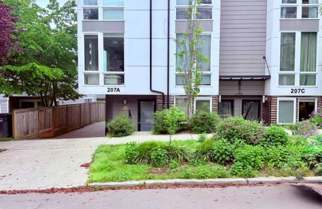 First Hill/Cherry Hill Townhome