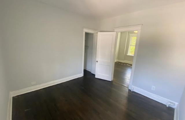 2548 North Kildare Avenue