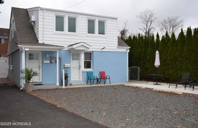 52 Dunbar Avenue unit: B