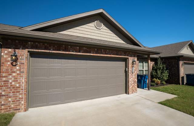 3-bedroom, 2-bathroom home located in the beautiful Pea Ridge, AR