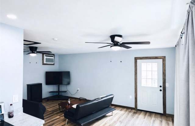 1309 Oak Park Apt. B Drive