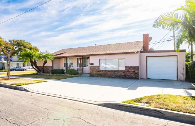 Photo of House - 3 Bedrooms / 2 Baths - Norwalk