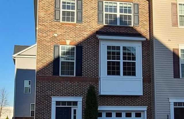 7812 TAGGART COURT