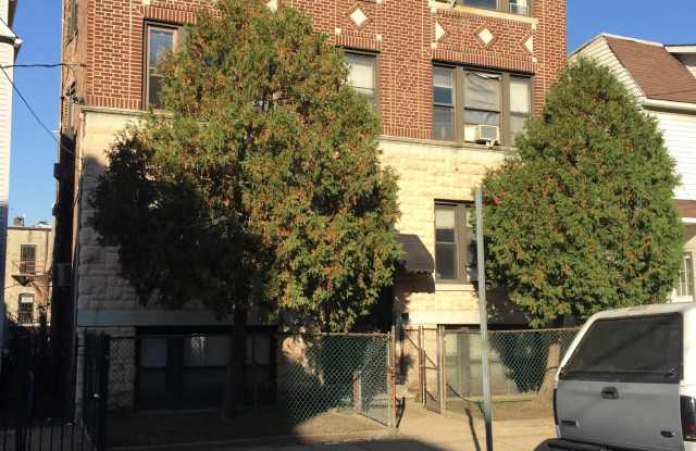 81 ROMAINE AVE
