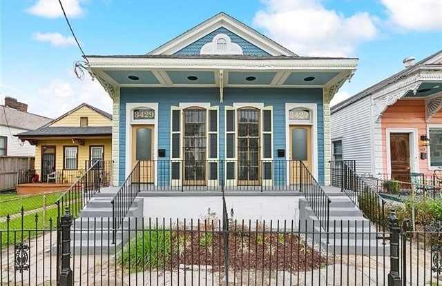 Photo of 3429 BARONNE Street