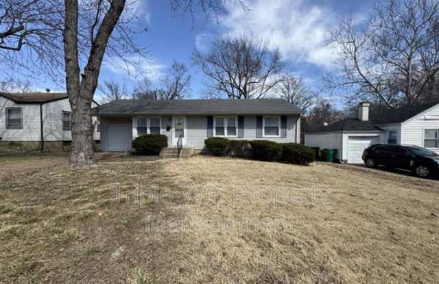 1115 Roxton Dr