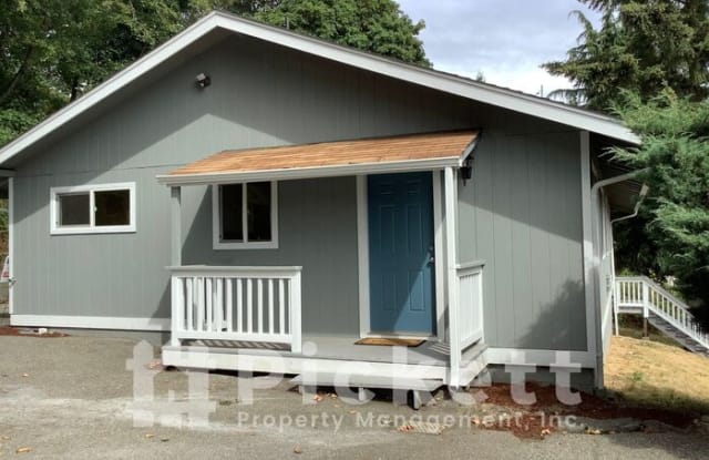 915 North Cambrian Avenue - 915 Cambrian Avenue North, Bremerton, WA 98312