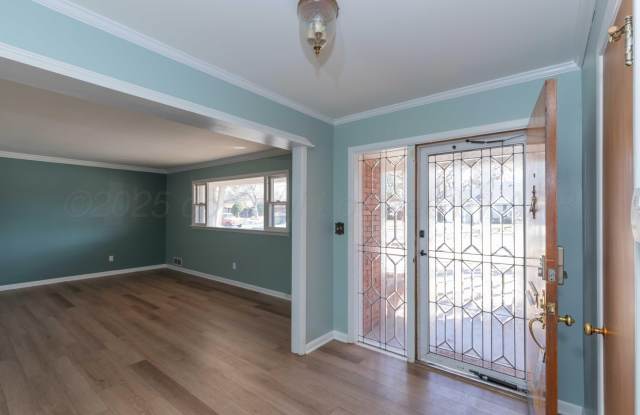 3228 S Travis Street